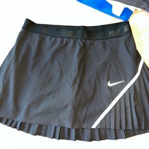 Brand new Nike golf Dr fit skirt size medium. No tags